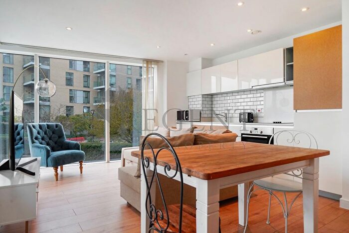 1 Bedroom Flat To Rent In Riverside Apartment, Goodchild Road, N4