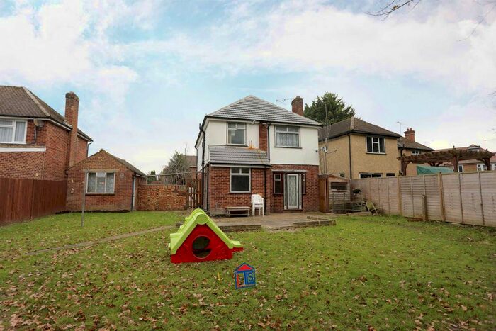 3 Bedroom Detached House To Rent In Radnor Way, Langley, SL3