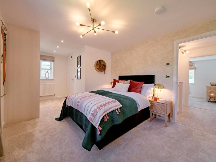 3 Bedroom Detached House For Sale In Lower Way, Thatcham, RG19