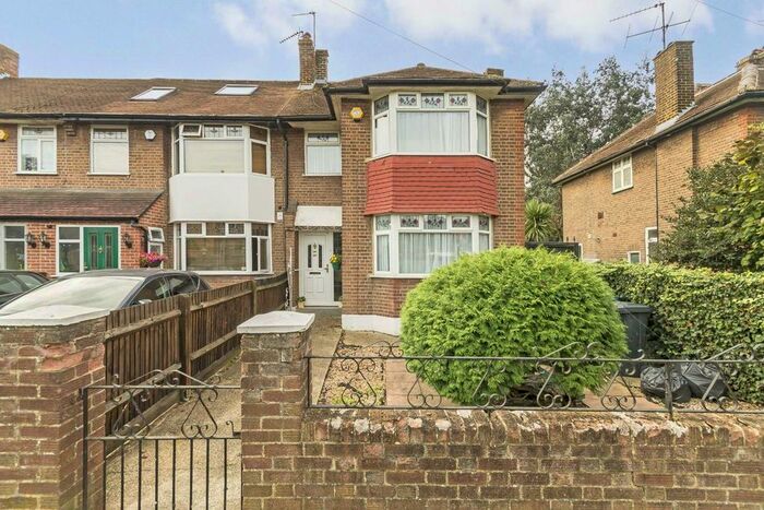 3 Bedroom Property To Rent In Selborne Gardens, Perivale, Greenford, UB6