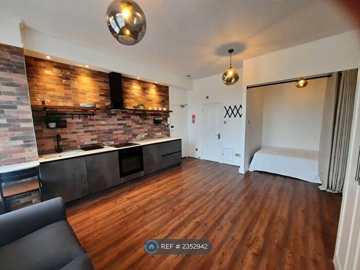Studio To Rent In Tooting Bec, London, SW17