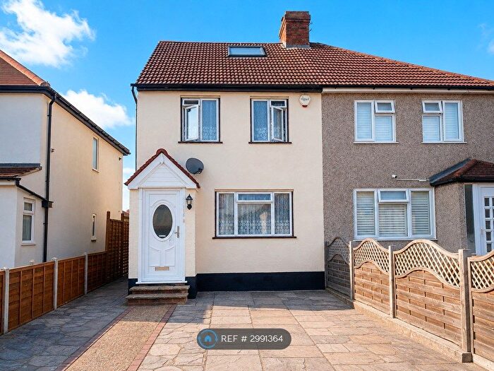 3 Bedroom Semi Detached House To Rent In Ridge Road, Sutton, SM3
