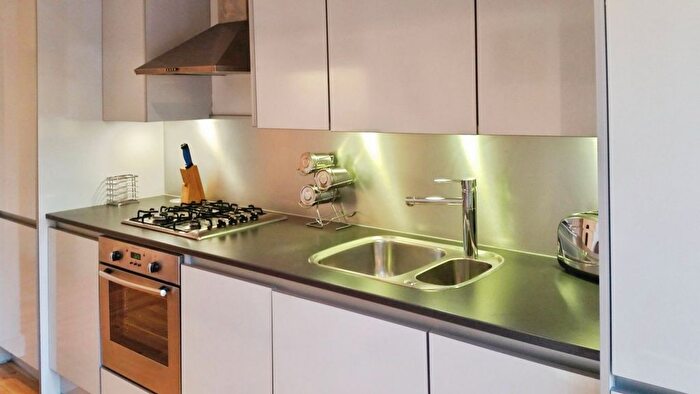 1 Bedroom Flat To Rent In New York Street, Leeds, West Yorkshire, LS2