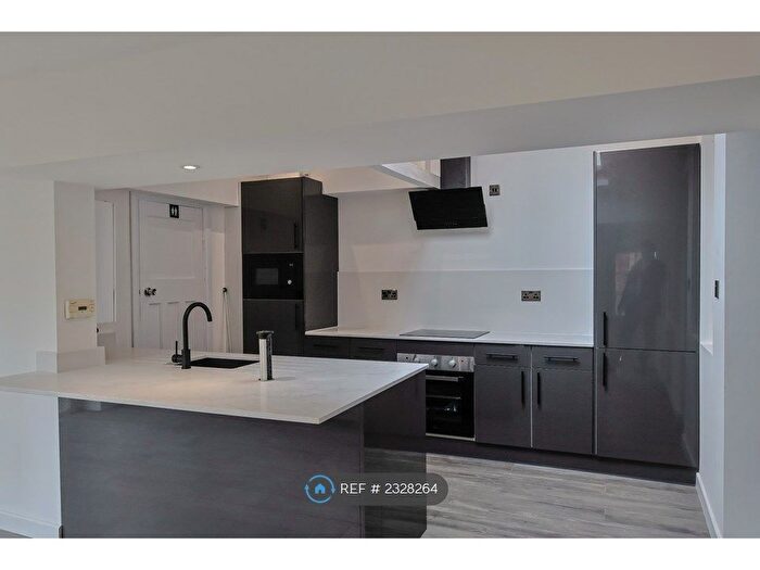 5 Bedroom Semi-Detached House To Rent In Hollybank, York, YO41