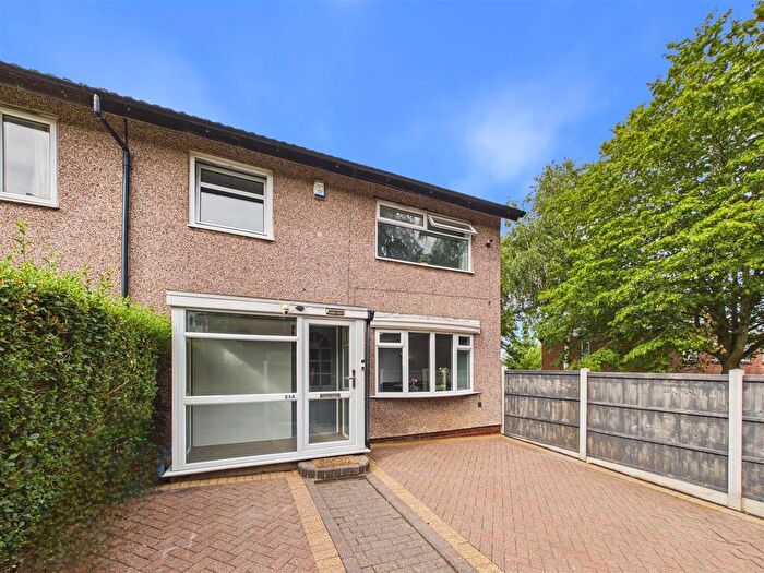 3 Bedroom Semi Detached House For Sale In Gomersal Lane, Dronfield, S18