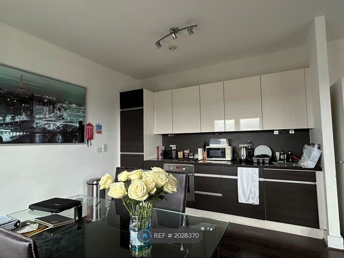 2 Bedroom Flat To Rent In Alencon Link, Basingstoke, RG21