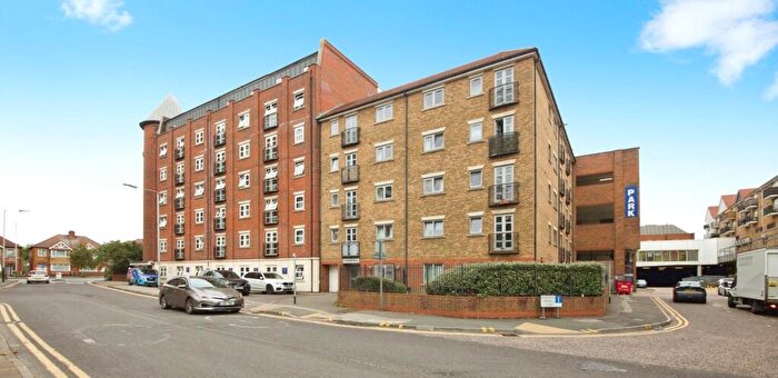 1 Bedroom Flat For Sale In Market Link, Romford, Essex, RM1