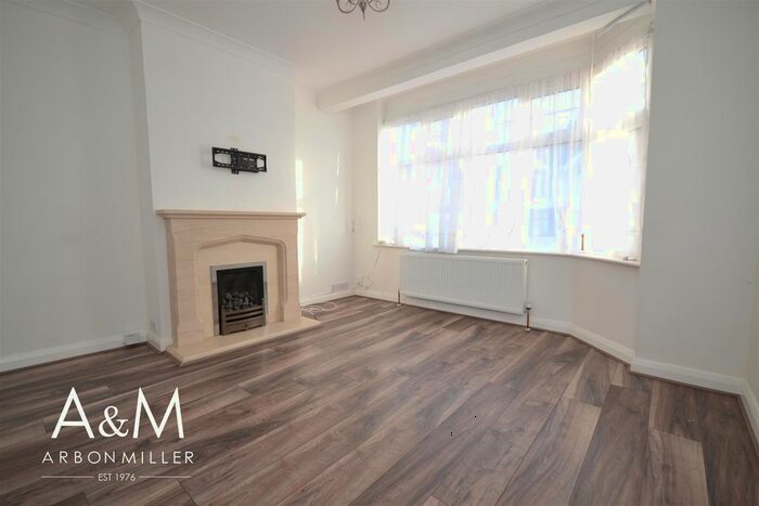 3 Bedroom Property To Rent In Bawdsey Avenue, Ilford IG2