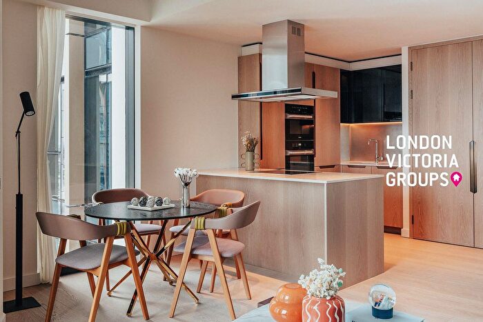 3 Bedroom Flat To Rent In River Park Tower, Nine Elms Lane, London, SW8