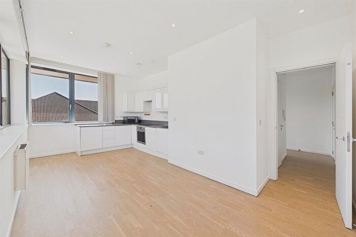 1 Bedroom Flat To Rent In Riverbank Way, London, TW8