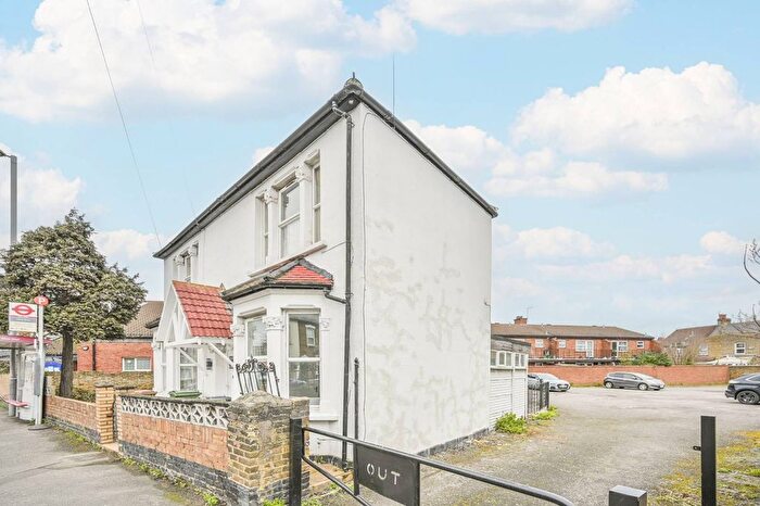 4 Bedroom Detached House To Rent In Shernhall Street, Walthamstow, Walthamstow, London, E17