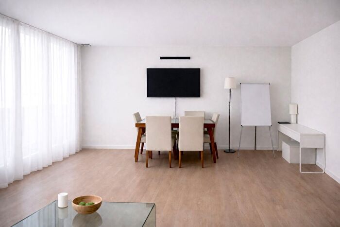 2 Bedroom Flat To Rent In Blackwall Way, London, E14