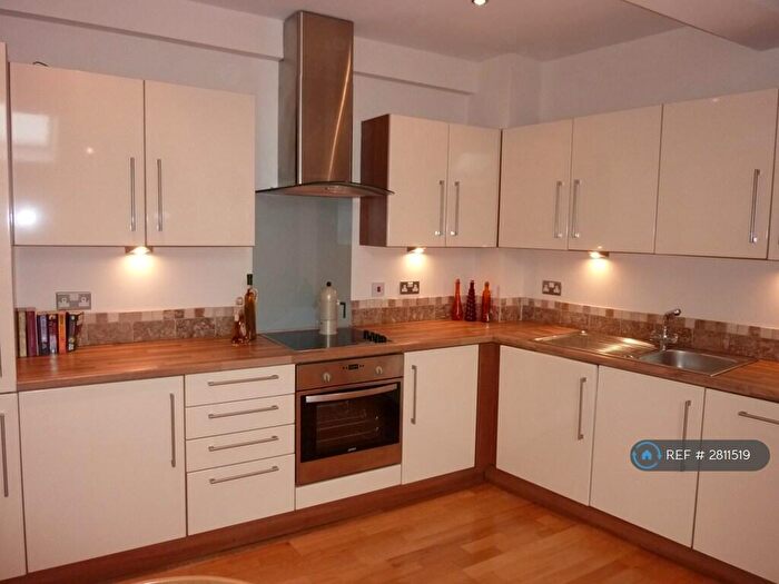 2 Bedroom Flat To Rent In Bryanstone Road, Bradford, BD4