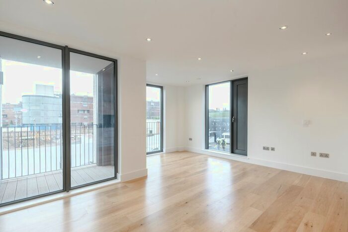 2 Bedroom Flat To Rent In Faraday Road, London, W10