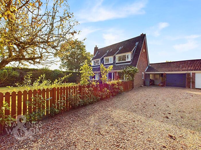 4 Bedroom Detached House For Sale In Blofield Corner Road, Little Plumstead, Norwich, NR13