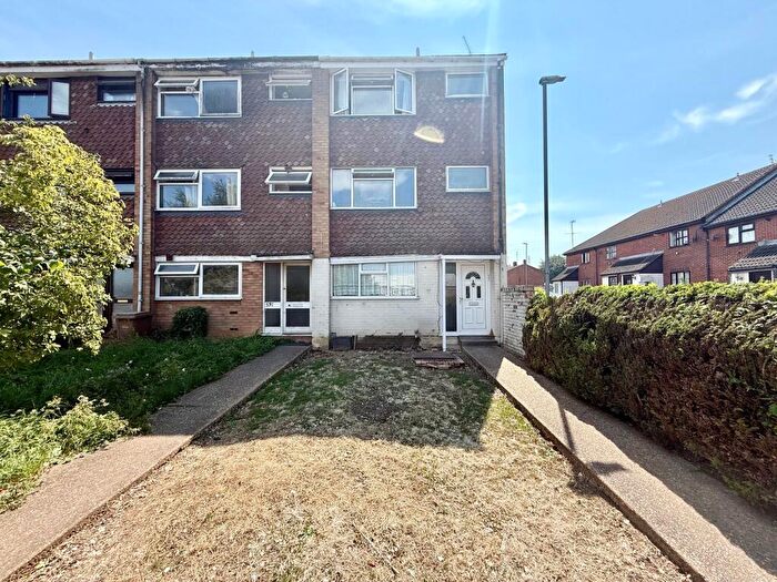 4 Bedroom Terraced House For Sale In Dallow Road, Luton, LU1