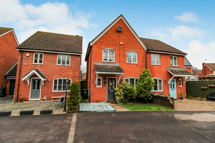 3 Bedroom Semi-Detached House To Rent In Wynwards Road, Abbey Meads, Swindon, SN25