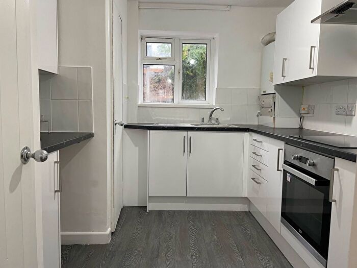 2 Bedroom Flat To Rent In Ramshill Road, Paignton, TQ3