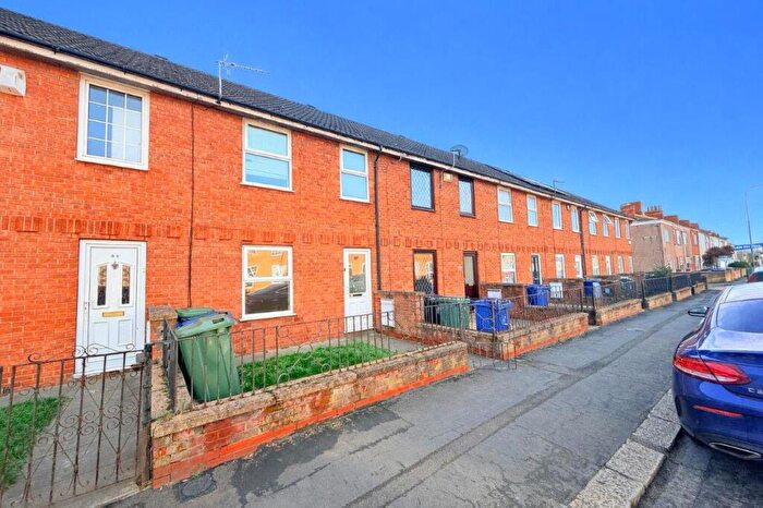 2 Bedroom Terraced House For Sale In Heneage Road, Grimsby, DN32