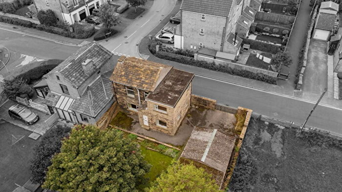 3 Bedroom Link Detached House For Sale In Long Lane, Queensbury, BD13