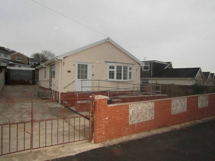 3 Bedroom Detached Bungalow To Rent In Delffordd, Rhos, Pontardawe, Swansea, City And County Of Swansea., SA8