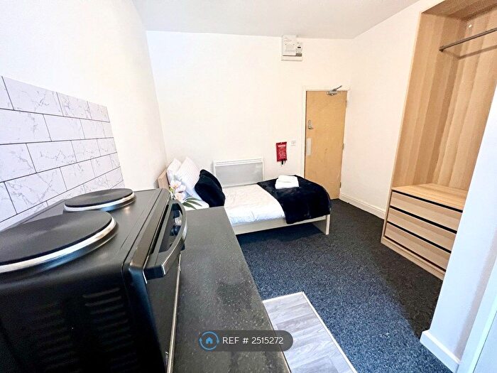 Studio To Rent In Rastrick, Brighouse, HD6