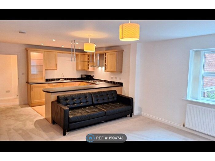 2 Bedroom Flat To Rent In Whalley Range, Manchester, M16