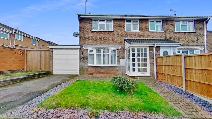 3 Bedroom Semi-Detached House To Rent In Fabis Close, Swadlincote, Derbyshire, DE11