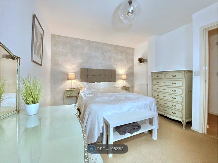 2 Bedroom Flat To Rent In Docklands Excel, London, E16