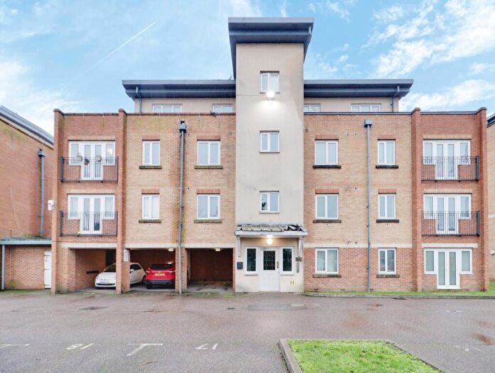 2 Bedroom Flat For Sale In Capstan Drive, Rainham, RM13