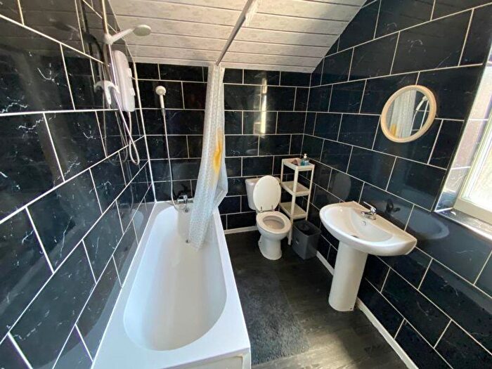 5 Bedroom Semi-Detached House To Rent In Derby Grove, Nottingham, NG7