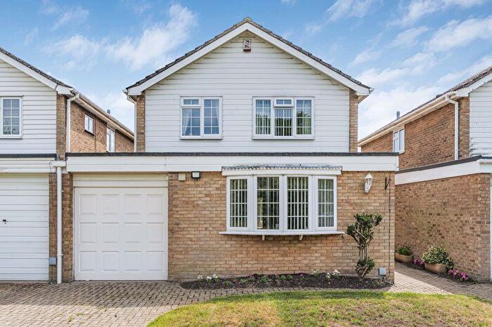 4 Bedroom Detached House For Sale In The Dell, Bexley, DA5