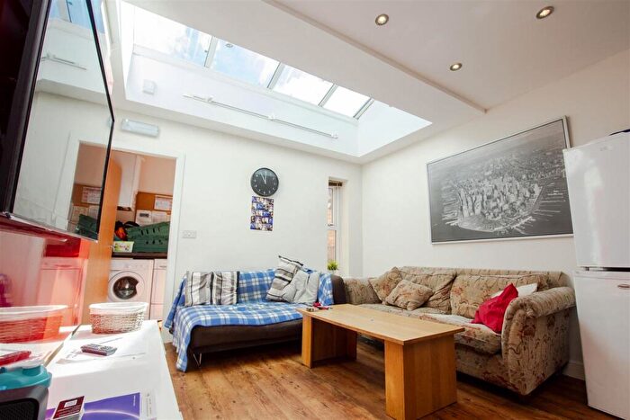 6 Bedroom House To Rent In Hubert Road, Birmingham, West Midlands, B29