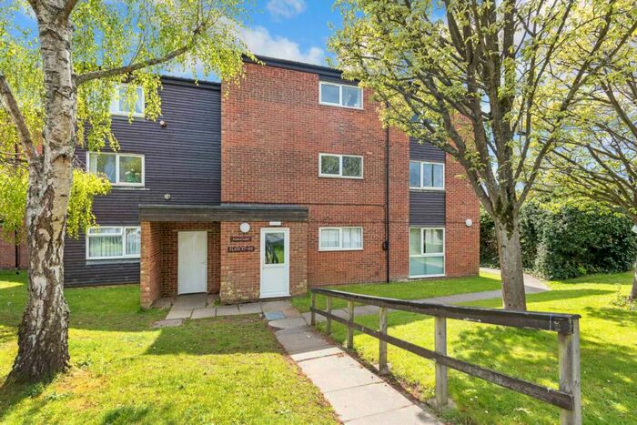 1 Bedroom Flat To Rent In Arran Court, Gilligan Close, Horsham, RH12