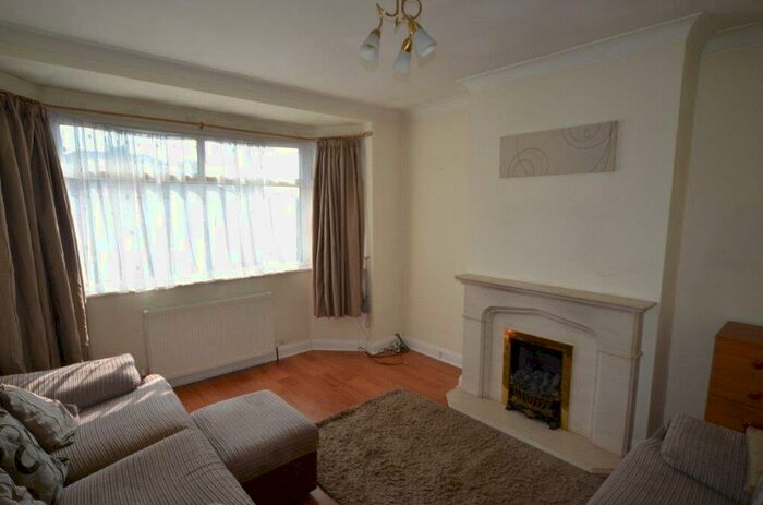 2 Bedroom Maisonette To Rent In Wingfield Way, Ruislip, Middlesex, HA4