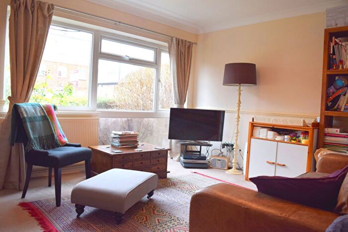 1 Bedroom Flat To Rent In Montague Road, Wimbledon, SW19