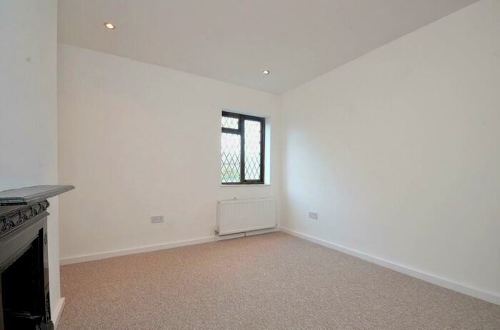 3 Bedroom Semi-Detached House To Rent In Denzil Road, Guildford, , Guildford, GU2