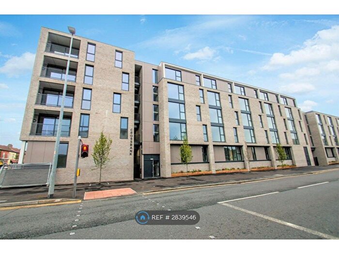 2 Bedroom Flat To Rent In Crossbank House, Salford, M7