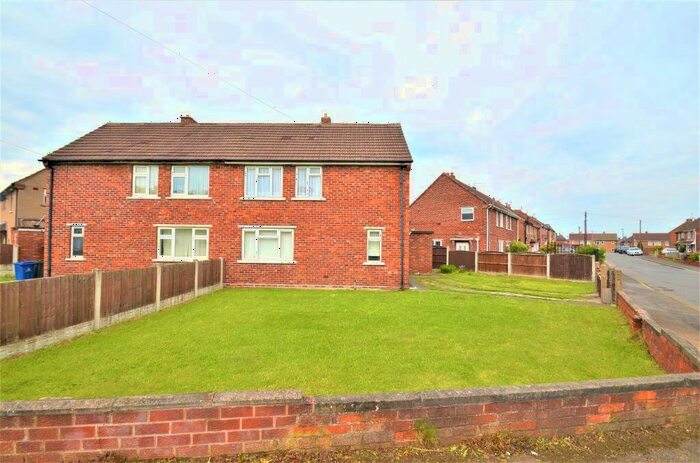 3 Bedroom Semi-Detached House To Rent In Sherwood Road, New Rossington, Doncaster, DN11