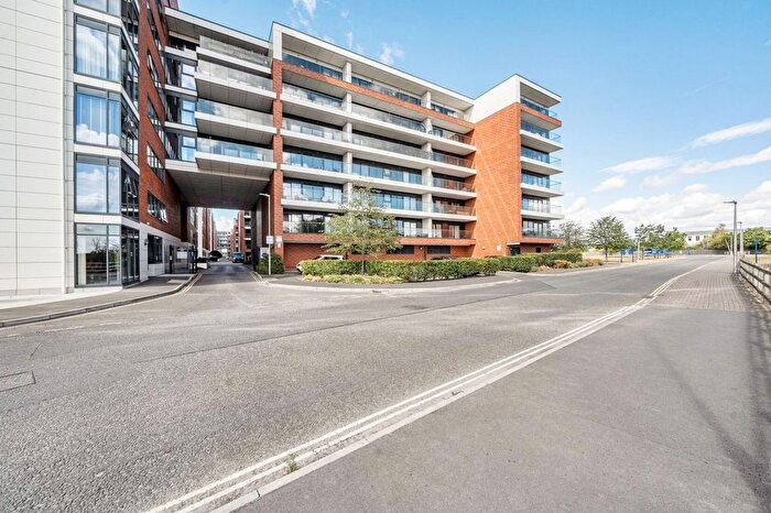 2 Bedroom Flat For Sale In Kingman Way, Newbury, Berkshire, RG14