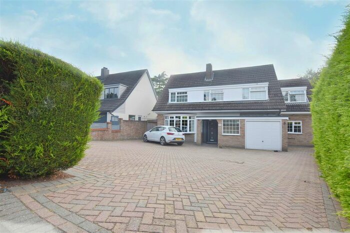 4 Bedroom Detached House To Rent In Fernhills, Hunton Bridge, Kings Langley WD4