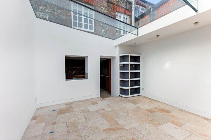 3 Bedroom Terraced House For Sale In Church Street, Henley On Thames, RG9