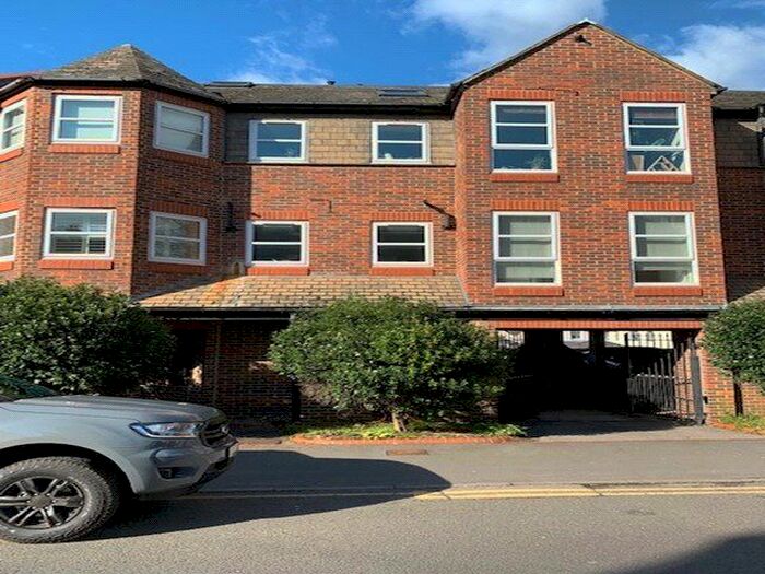 1 Bedroom Flat To Rent In Sydenham Road, Guildford, Surrey, GU1