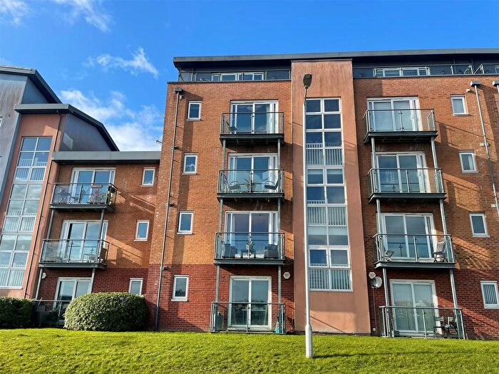 2 Bedroom Flat For Sale In Pentre Doc Y Gogledd, Llanelli, SA15