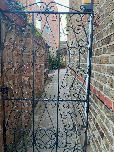 1 Bedroom Flat To Rent In Lower Road, Sutton, Surrey, SM1