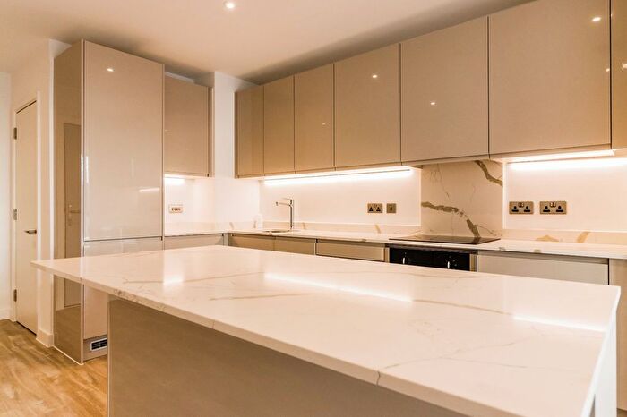 1 Bedroom Flat To Rent In Queen Street, Salford, Greater Manchester, M3