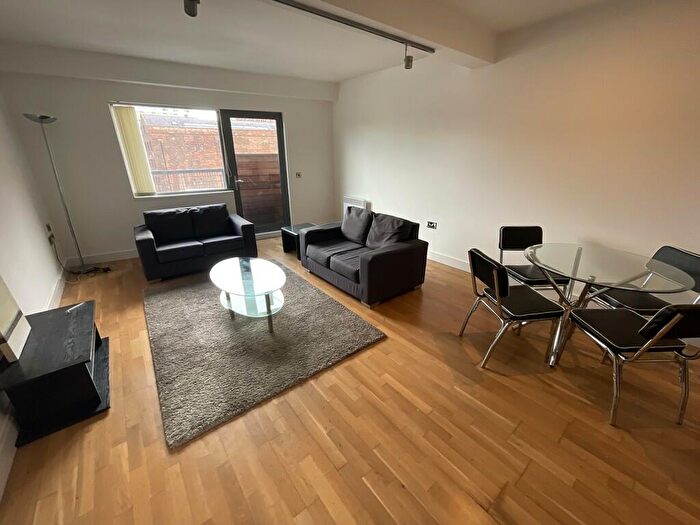 2 Bedroom Apartment To Rent In Oldham Road, Manchester, M4