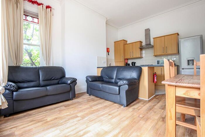 3 Bedroom Apartment To Rent In £pppw - Grosvenor Place, Jesmond, NE2