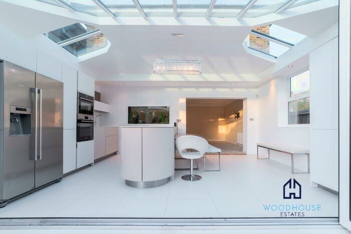 4 Bedroom Detached House To Rent In Braeside Close, Pinner, Middlesex, HA5