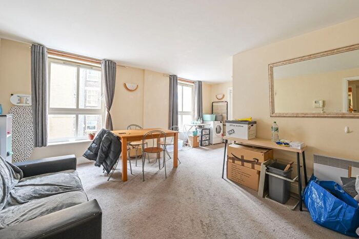 2 Bedroom Flat For Sale In Commercial Road, Whitechapel, London, E1
